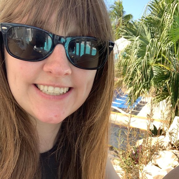 Meet your Posher, Sarah - Picture 3 of 3